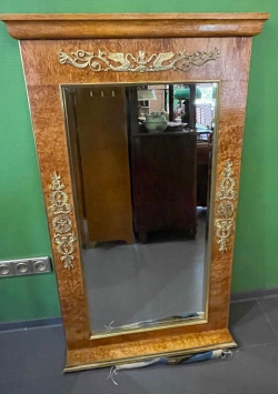 Зеркало в раме из карельской березы