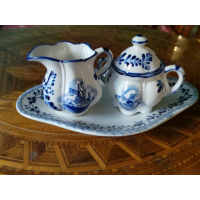 Дельфт. Сахарница и сливочник